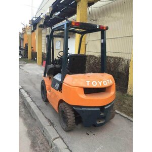 Дизельный погрузчик Погрузчик бу Дизельный погрузчик TOYOTA FD20, год 2005