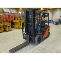 Дизельный погрузчик Toyota 02-8 FD F 25, год 2015 - F33B2262 фото 2