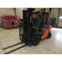 Дизельный погрузчик Toyota 02-8 FD F 30, год 2015 - AFF6A08F фото 2