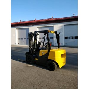 Дизельный погрузчик Daewoo D 30 S III, год 2002 - 324D2653