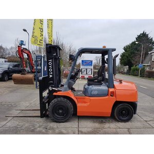 Дизельный погрузчик Toyota 12-7FD35, год 2006 - B92683BC