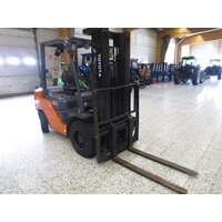 Дизельный погрузчик Toyota 02-8 FD F 30, год 2015 - AFF6A08F фото 2