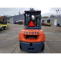 Дизельный погрузчик Toyota 12-7FD35, год 2006 - B92683BC фото 2