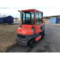 Складской погрузчик Toyota 6FDF25 Trukki Diesel, год 1997 - CCD2B7BE фото 2