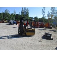 Складской погрузчик Caterpillar F30 sähkötrukki, 2A6212DD Складской погрузчик Caterpillar F30 sähkötrukki, 2A6212DD
